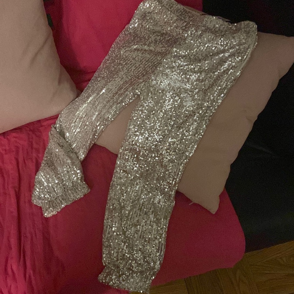 Brand New! Girls’ shiny sequin joggers with side pockets